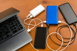 charge-sharing-recharging-laptop-two-cellphones-two-power-banks-wireless-devices-recharged-same-time
